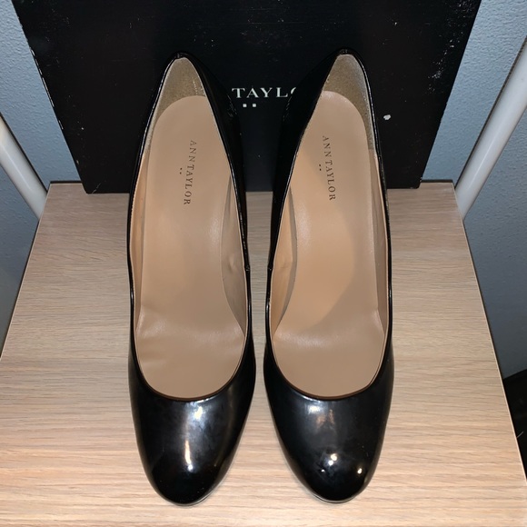 Ann Taylor Patent Leather Pump - Picture 3 of 8